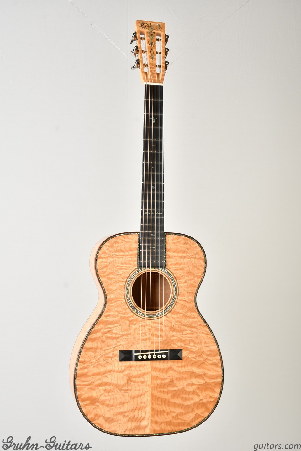 2014 Martin Custom Shop 00 Quilted Maple at Gruhn Guitars